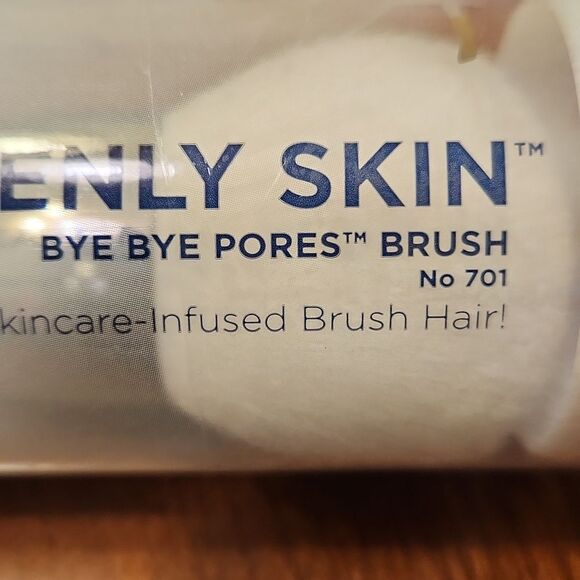 It Cosmetics Heavenly Skin Bye Bye Pores Brush No 701 NIB - Picture 3 of 5